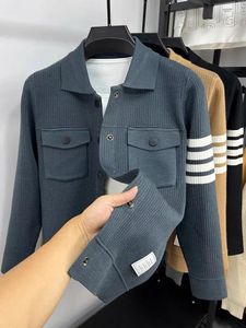 Vestes pour hommes haut de gamme marque classique rayé Cardigan revers manteau 2023 automne/hiver coréen jeunesse mode poche décontracté tricot veste