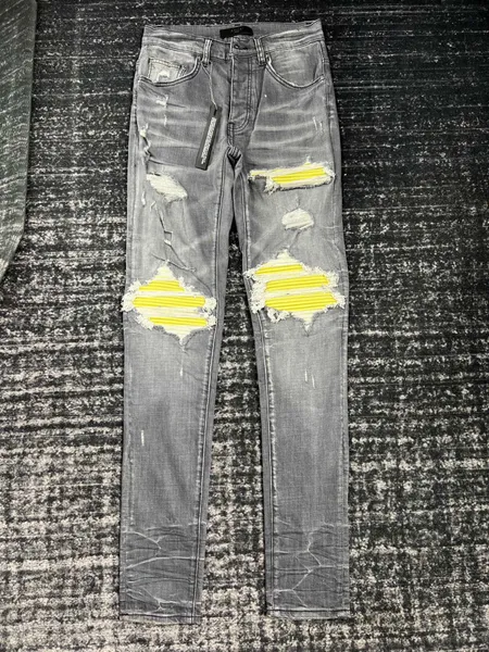 Jeans pour hommes Casual Slim Hommes Designers Jean Stretch Pantalon Détruire la courtepointe Ripped genou droit en cuir jaune Pantalon rétro Hip hop Street Pant