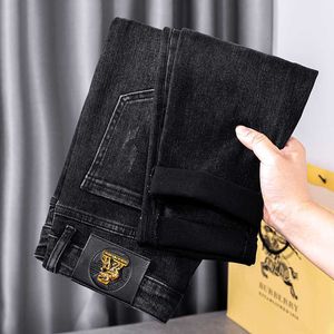 Jeans pour hommes décontracté petite jambe droite polyvalente élastique haut de gamme luxe de luxe de luxe noir pantalon long et hiver Styles