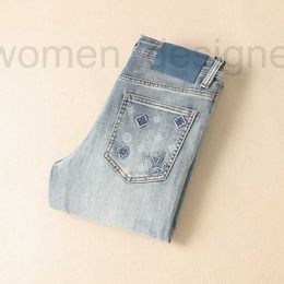 Mens jeans ontwerper 2024 lente/zomerheren midden taille licht elastische dunne kleine rechte been broek hoogwaardige casual veelzijdige jeans voor mannen 3zvu