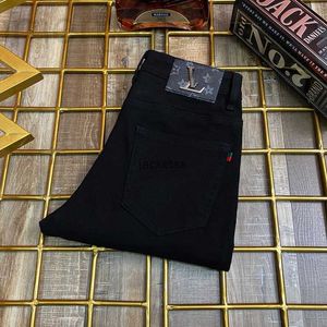 Mentiel Designer Black Stone Grinder Washed Tear Hole European Automne / Summer 2023 Nouvelle marque de mode Elastic Slim Small Small Straight Sleeve HSVE