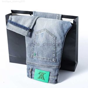 Jeans pour hommes Designer hommes européens 2032 taille moyenne jeunesse micro élastique haut de gamme décontracté denim bleu coton pantalon jeans F01K9