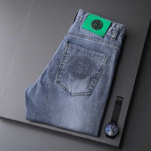 Herenjeans designer High-end lente/zomer nieuwe geborduurde jeans heren elastische slanke pasvorm kleine voeten broek man trendy merkbroek