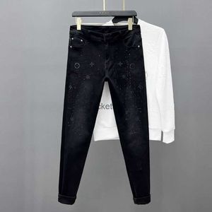Diseñador de jeans para hombre Impresión de diamante caliente Broken Net Red Fit Feet Fail Marla de moda coreana Azul Nine Puntos Autumn New M2MI