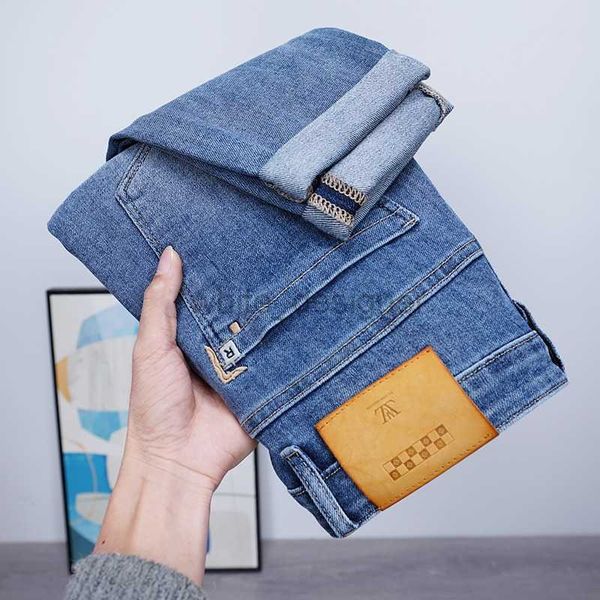 Pantalones vaqueros para hombre de diseñador para primavera y verano finos nuevos de lujo para hombres tendencia juvenil pantalones ajustados coreanos pantalones ajustados versátiles