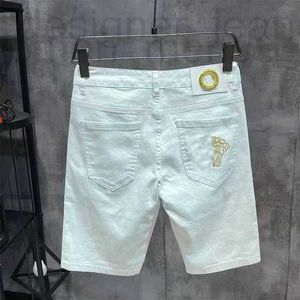 Jeans pour hommes Designer Summer New Medusa Denim Shorts Pure White Jeans pour hommes Élastique Tight Fit Slim Polyvalent Beau Pantalon Droit Moyen 5/4 Pantalon B1TI XI45