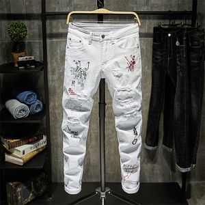 Mens jeans mode trendy borduurbrieven heren college jongens skinny catwalk zipper denim broek vernietigd gescheurde jeans zwarte witte jeans 221008