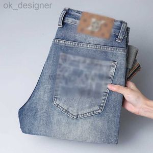 Jeans masculins concepteur de luxe de luxe de mode européenne Brand de mode imprimé jean pour le printemps et l'été Nouveau Slim décontracté petit tube droit élastique coton mince vv467h