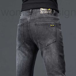 jeans pour hommes Jeans pour hommes jeans de marque de mode de luxe de Hong Kong, leggings coupe slim pour hommes, style automne et hiver, tendance de style coréen, enfant, pantalons décontractés polyvalents UOWK