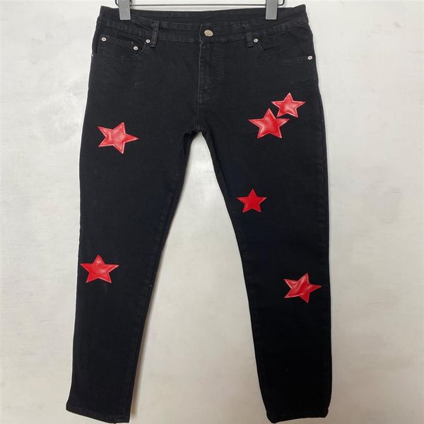 Pantalones vaqueros para hombre Cuero flaco largo Negro rojo blanco Estrella de cinco puntas Destruye la colcha Rasgado Agujero recto diseñador de moda jea161F