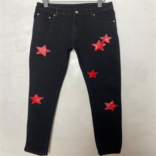 Pantalones vaqueros para hombre Pantalones largos de cuero flaco Negro rojo blanco Estrella de cinco puntas Destruye la colcha Ripped Agujero recto diseñador de moda jea213v