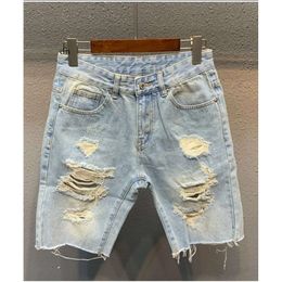 Jeans pour hommes Shorts en jean déchiré en bleu clair cinquième pantalon tendance allmatch lâche en laine divisée courte 230519 19