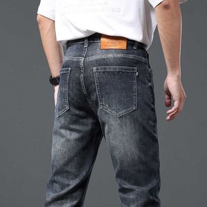 Jeans pour hommes slim fit small pieds quatre saisons 2023 Pantalon à tendance décontractée de la rue à la mode polyvalente