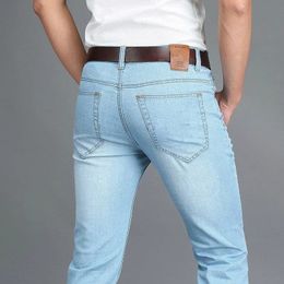 Jeans para hombre Primavera y otoño Tendencia de moda Color sólido Casual Elástico Cómodo Pantalones de pie pequeño de alta calidad 231218