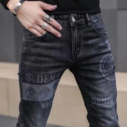 Mens Jeans Primavera Outono Lavado Designer Roupas Namorado Preto Moda Coreano Vintage Carga Slim Stretch Bordado Calças 231016