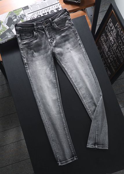 Jeans pour hommes avec de petits pieds Designer Hommes Pantalons légers Bleu Solide Casual Automne Et Hiver Nouveau Pantalon Régulier À Carreaux Dernier Hip Hop Articles Incontournables Jean