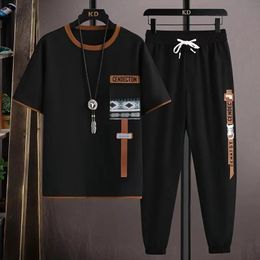 Joggers masculins set des combinaisons de tenue de mode coréenne Tshirt Tshirt Pantalon de chargement 2 pièces Vêtements Mne d'été 2024 240409