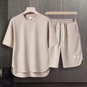 Conjunto de dos piezas de gofres de moda coreana para hombre, camiseta de manga corta y pantalones cortos de verano, conjuntos sueltos, ropa de diseñador, chándales 240202
