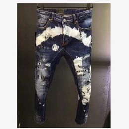 Heren Letter Printing Fashion Casual Hole Spray Painted Jeans Trendy High Street Denim Stof Broek A136 240112