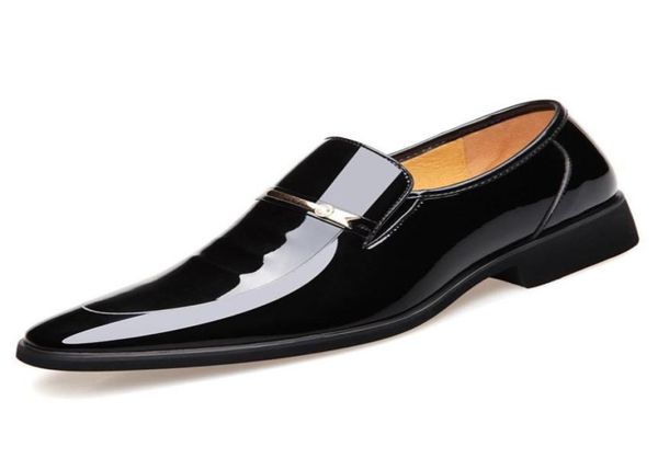 Mocasadores para hombres zapatos de cuero de patente formal italiano zapatos de vestimenta de la fiesta del dedo del pie puntiagudo
