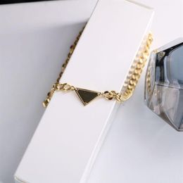 Collana di design di lusso da uomo Catena di gioielli di moda Nero Bianco P Triangolo Ciondolo Design Party Argento Hip Hop Punk Collane da uomo 220i