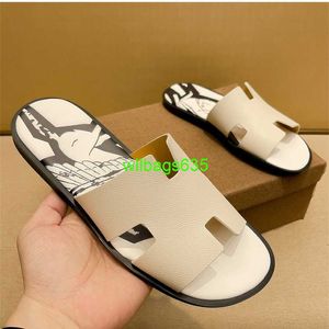 Heren Lzmir Sandalen Leren Slippers Zomer SoftSole Abrikoos Kleur Highend Slippers voor Mannen Dragen Europese Highend Trendy Merk Sandalen met logo HBCC