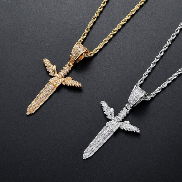 Collier pour homme plaqué or 18 carats avec pendentif ailes d'ange et épée avec chaîne en corde en acier inoxydable de 61 cm