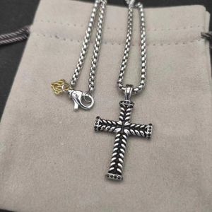 Collier pour hommes Dy pendentif Jewlery Silver Retro Cross Cross Vintage Luxury Jewelry Chains For Hen Designer Colliers Birthday Man Boys Party Christmas Gift