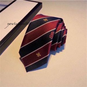 Hommes Cravate Designer Affaires Casual Femmes Mode Cravate De Mariage Hommes Lettres Cravates En Soie Cravate Unisexe avec Boîte Cravates
