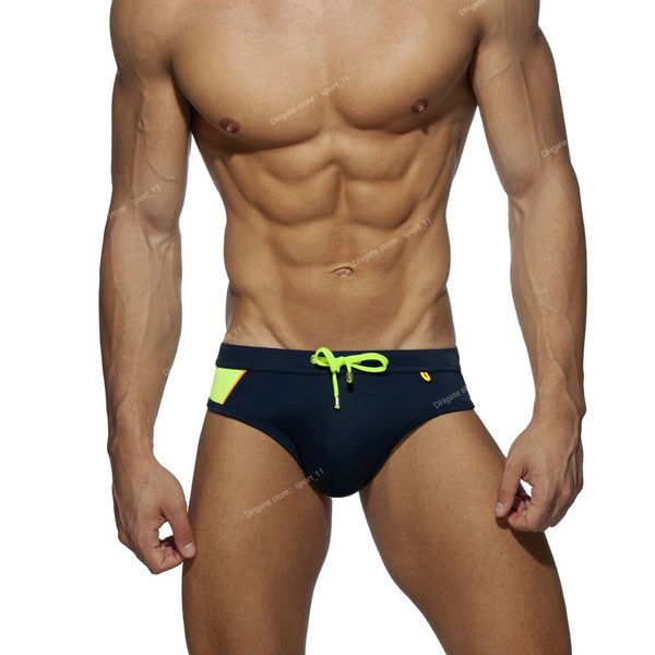 Traje de baño de bikini para hombre azul/rojo Nuevos calzoncillos de nailon de retazos simples con/sin almohadilla de esponja Pantalones cortos de playa cómodos Bañadores sexy Calzoncillos de baño mens nylon swimwear