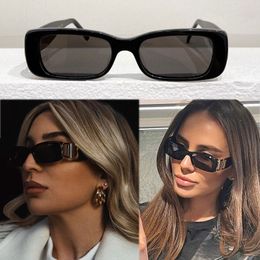 Womens Square Black Sunglasses 0096S klassieke kleine frame glazen heren of vrouwen modeontwerper zonnebril reizen vakantie UV400 Goggles box levering