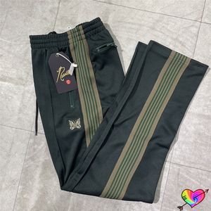 Pantalons pour hommes vert noirâtre aiguilles AWGE hommes femmes 1 1 qualité brodé papillon piste classique pantalon à rayures 230317