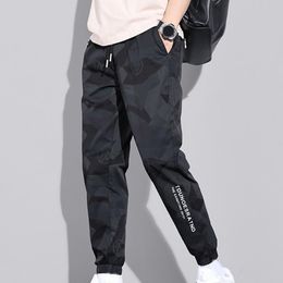 Pantalones para hombre Camuflaje Carta Imprimir Hombres Cargo Hiphop Cintura media Entrepierna profunda Verano Pantalones de chándal transpirables Jogger moletom masculino 230620