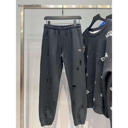 Pantalons pour hommes Designer Balenciges Sportpants Pantalon Version correcte Trou de pulvérisation de coke Pantalon de garde de rupture net rouge grande marque de mode en vrac Leggings surdimensionné 00YE