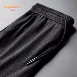 Pantalones para hombre Seda de hielo agujero transpirable para hombre pantalones casuales pies de haz pantalones delgados salvajes nueve puntos deportes fitness Pesca Ciclismo pantalones cortos 230706