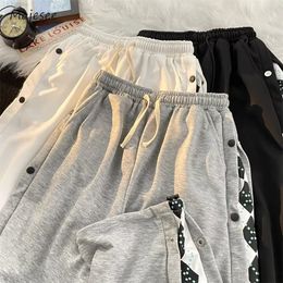 Pantalones para hombre Piernas largas Casual y único Moda de verano Diseño de rayas laterales coreanos Cómodos pantalones de hip hop unisex Ejercicio Harajuku Shin 230718