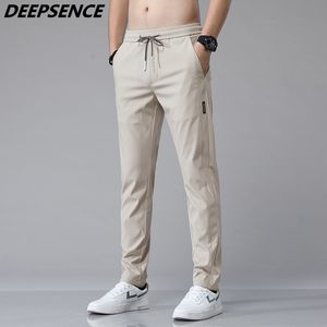 Pantalones para hombre Primavera Verano Pantalones casuales para hombre Pantalones rectos delgados Pantalones elásticos transpirables delgados para hombre Joggers deportivos de color caqui para hombres 230313