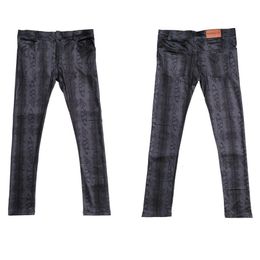 Pantalons pour hommes jeans serrés Printemps et automne pantalon crayon décontracté Haute élasticité imitation grain de peau de serpent doux respirant Leggings 230720