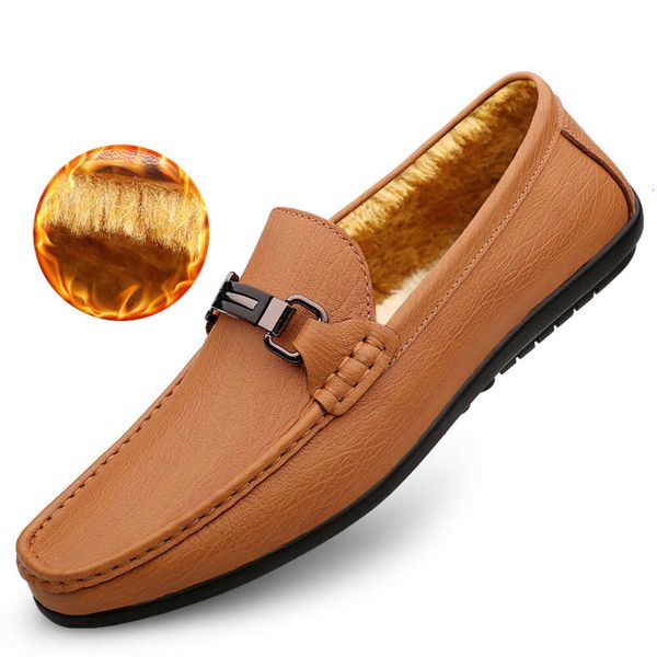 Chaussures en cuir décontractées pour hommes avec une couche supérieure de chariot de vache et de haricots en peluche pour les chaussures pour hommes.Grand en relief petit