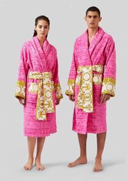 Mens Plus Tamaño Ropa de abrigo Abrigos Terciopelo Albornoz Robe Diseñadores Barroco Moda Pijamas Mujeres Carta Jacquard Impresión