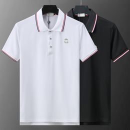 Polo pour hommes Designer Man Fashion T-shirts Casual Golf Polos Chemise Badge poitrine Tendance Top Noir et blanc Couleurs unies Tee Taille asiatique M-3XL