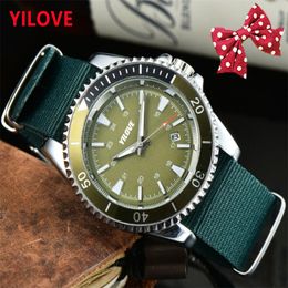 Mens Quartz Imported Movement Watch 40mm Full Stainless Steel Case Clock Sapphire Glass Mirror Super Luminous Waterproof Multi-function Business Wristwatches