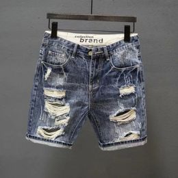 Pantalones cortos de mezclilla rasgados de mezclilla pantalones cortos delgados de verano con agujeros de diseño desgastados con jeans cortos de estilo coreano 240409