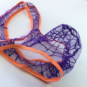 Mens Sexy Thong T Back Spider Web Lace C-Thru Zies door G1559 Mens Fun Ondergoed