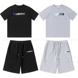 Ensembles courts pour hommes Survêtement de créateur Trapstar Lettres dégradées Serviette brodée à manches courtes T-shirt à col rond Short de sport quotidien Costume Ensemble d'été 0607