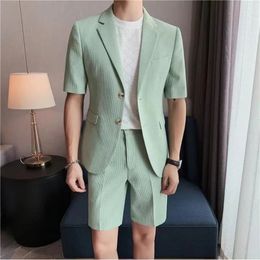 Veste de costume pour hommes shorts ensembles finement haut de gamme coréenne britannique mode décontracté à manches courtes hommes hommes verts café noir 240530