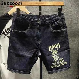 Les shorts pour hommes Supzoo sont récemment arrivés au sommet de la ligne de mode avec des lettres brodées d'été, un petit pantalon cargo en denim mince décontracté bleu foncé a J240228