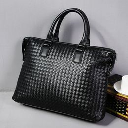 Bolsos de hombro para hombre, maletín de negocios de cuero acolchado resistente al desgaste de gran capacidad, bolso tejido a mano negro Joker, bolso de computadora para hombre simple 8851#