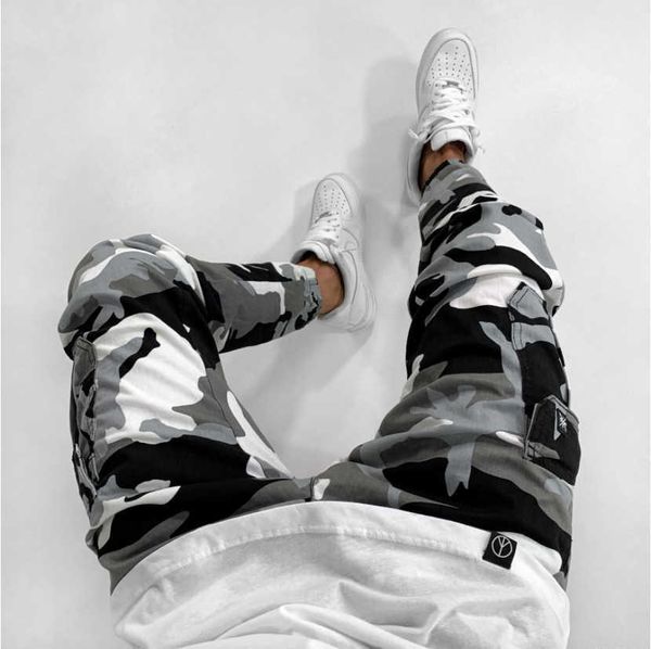 Hommes jean skinny avec multi-poches décor Camouflage imprimé vêtements de travail jean nouveau Style homme jean marque 2020 hommes vêtements X0621