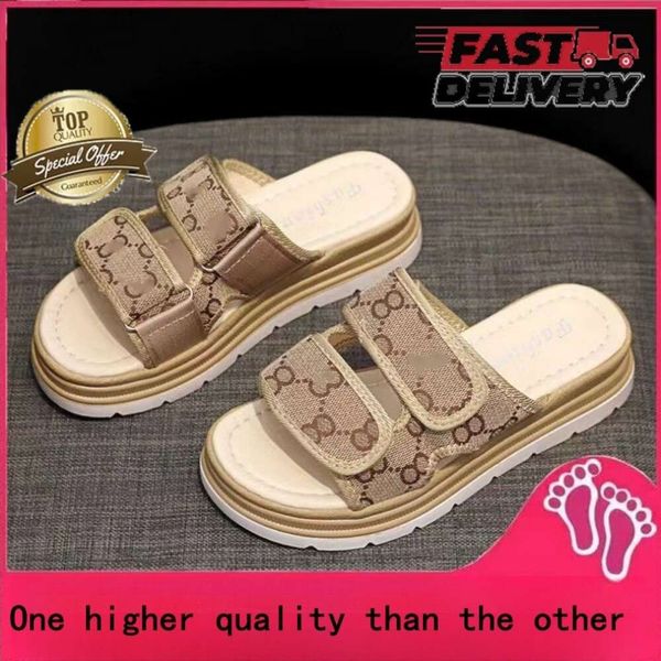 Mens Slides Pantoufles d'été pour femmes Mode Haute Qualité Polyvalent Nouvelles semelles épaisses à porter des sandales de plage personnalisées confortables Sandales de créateur